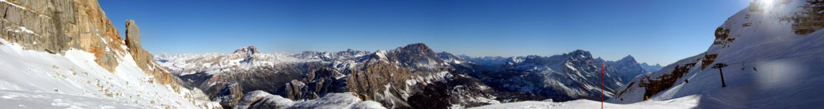 Panorama di Cortina d'Ampezzo dall'alto di Bus de Tofana (2930 m s.l.m.), sulla Tofana di Mezzo.